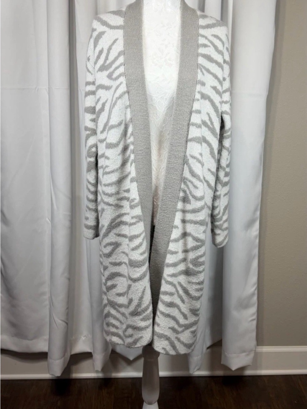 Ann Taylor XS Zebra Animal Print Long Cardigan Gray Ivory Open Front Sweater